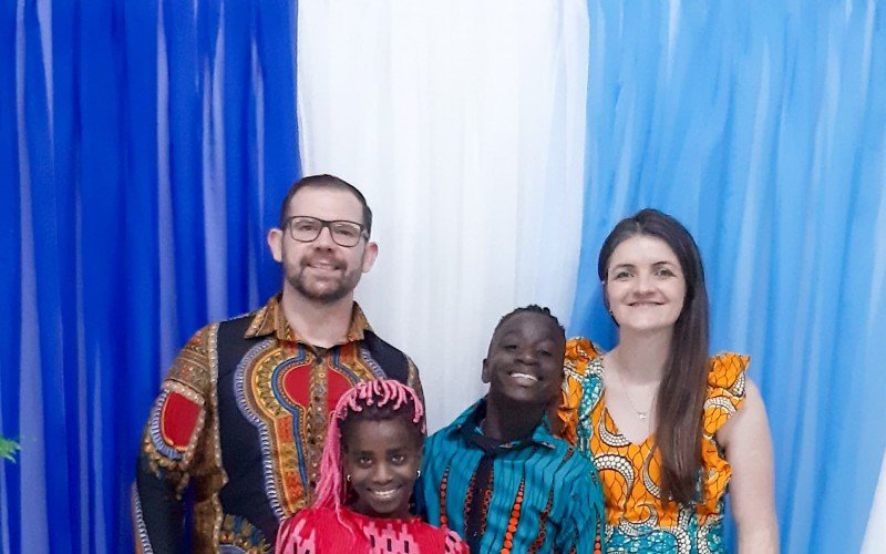 Família de Ivoti fará ação missionária em país africano onde nasceram filhos adotivos