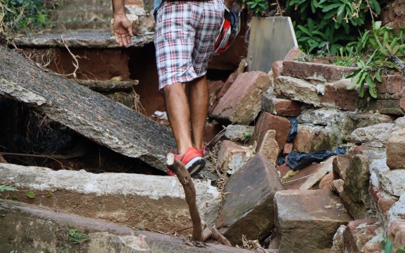 Morador precisa de muito cuidado ao passar pelo local