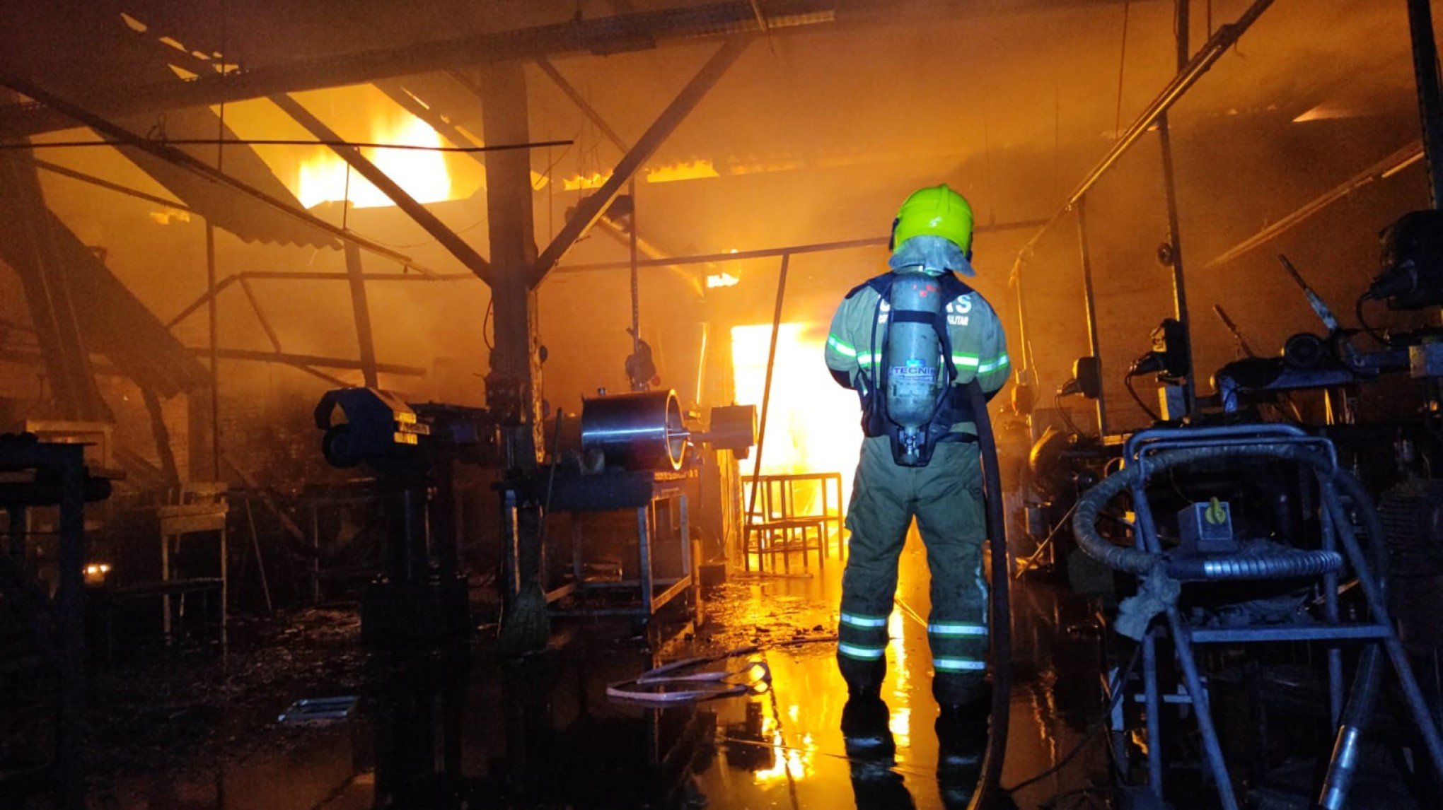 VÍDEO: Incêndio atinge metalúrgica e causa estragos em Novo Hamburgo