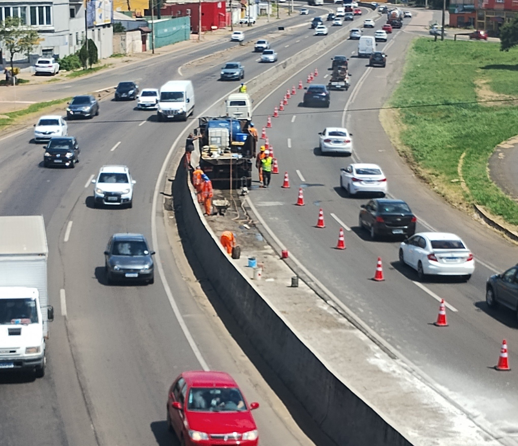 BR-116: Obras em muretas causam tráfego lento em São Leopoldo