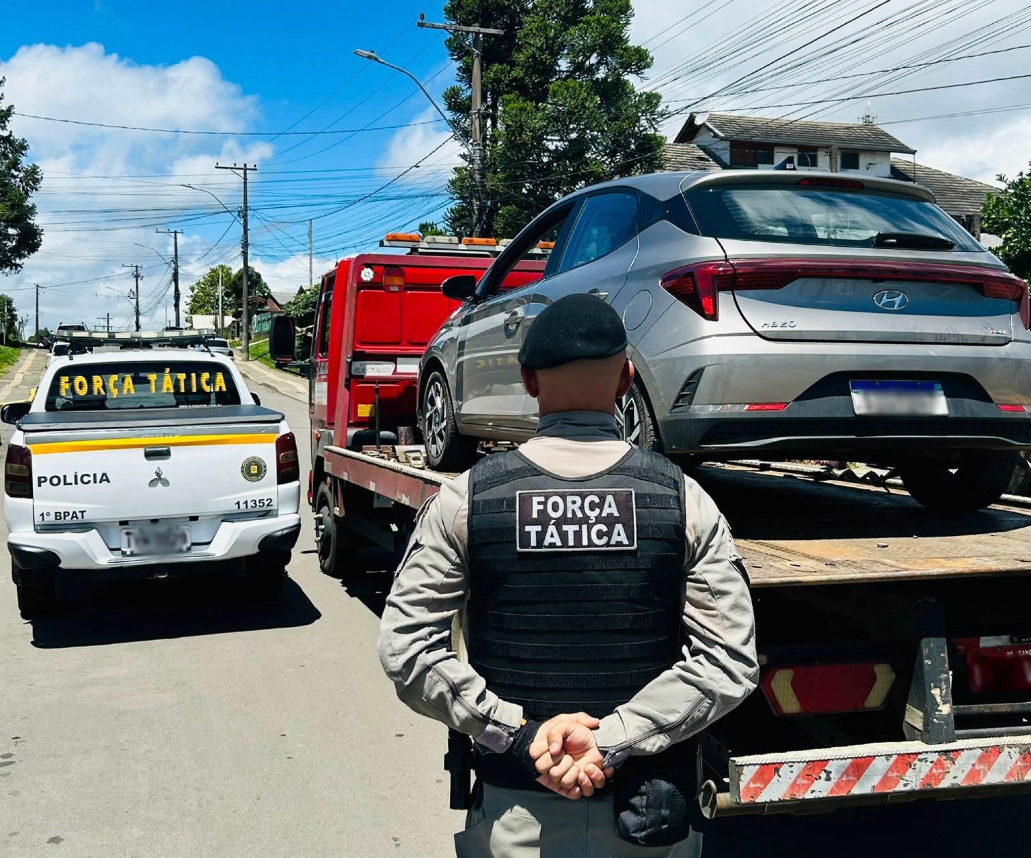 Amiga pede ajuda e tem carro e bolsa furtados em Gramado; mulher usou cartões da vítima para compras