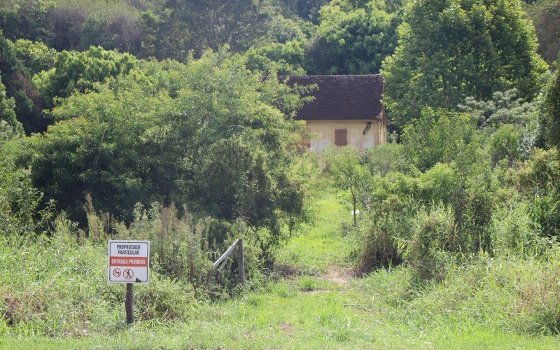 Propriedade histÃ³rica quase nÃ£o Ã© vista por quem passa na rua