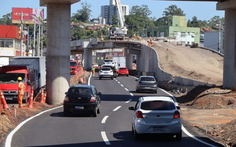 Nova pista de acesso a RS-240 foi liberada para que equipes pudessem concluir construção de novo viaduto da 240, para quem vem de Portão rumo a Novo Hamburgo | abc+