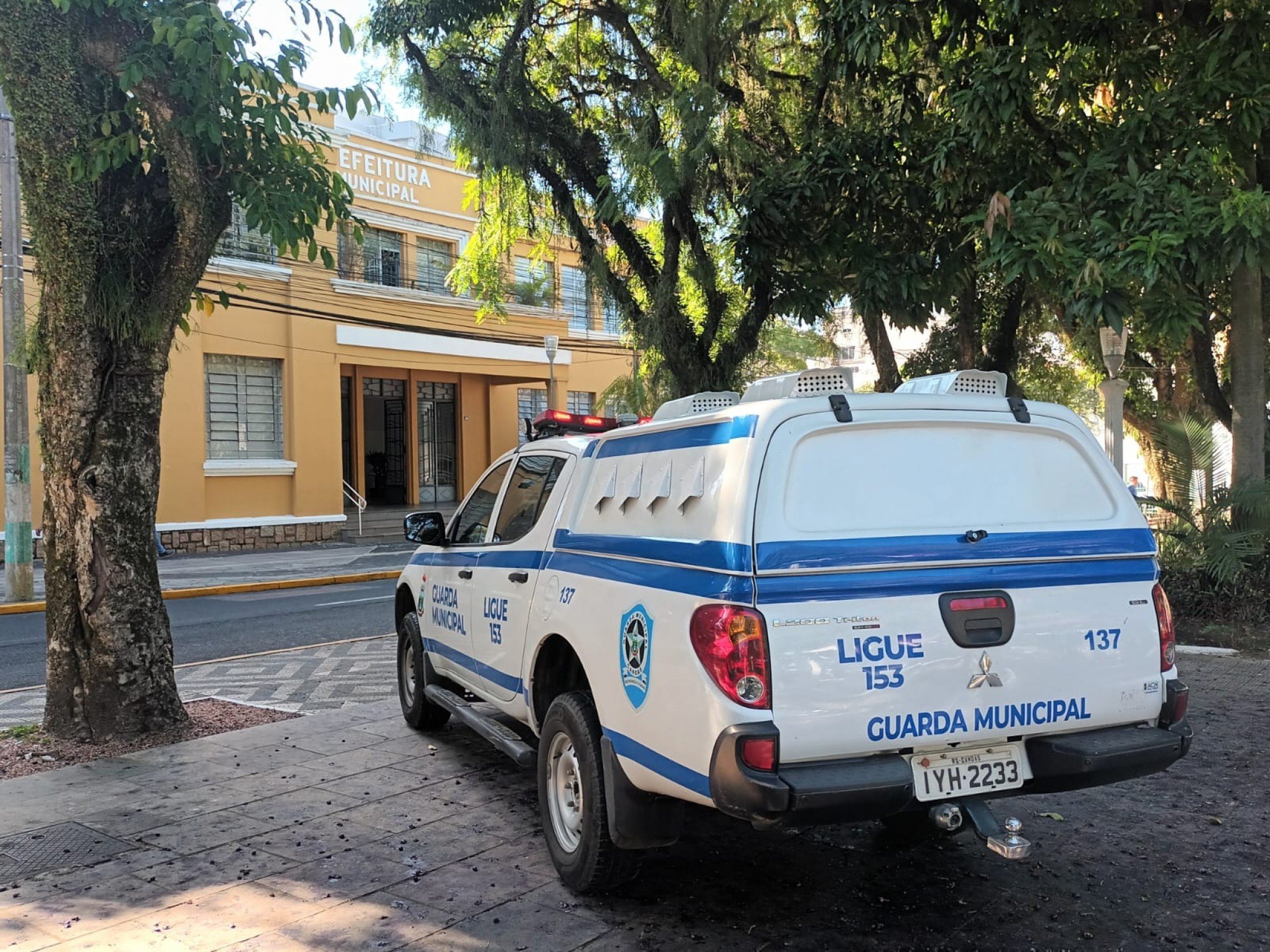 Criança passa mal em frente à prefeitura de Canoas e testemunhas apontam omissão de guarda