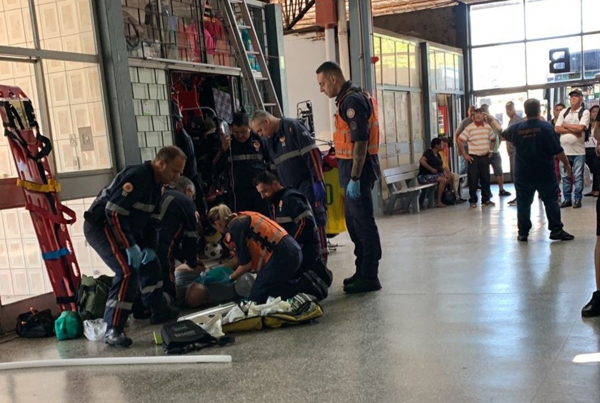 Homem morre após levar choque e cair de uma altura de três metros em Taquara