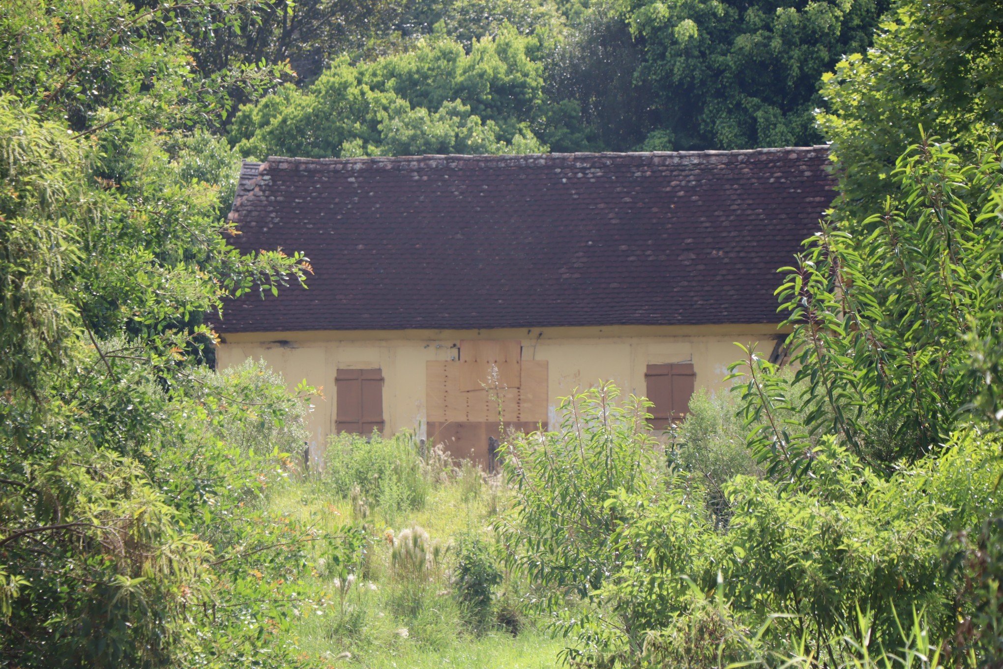 Decisão judicial impõe medidas emergenciais para preservação de casa bicentenária em Estância Velha