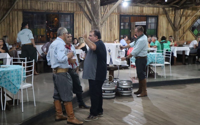 Noite contou com jantar para os convidados