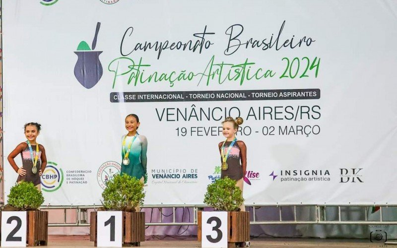 Antônia (C) foi a campeã brasileira nas modalidades livre tots e solo dance tots Classe Internacional 2024 | abc+