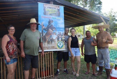 Há 11 anos marcando presença na programação do rodeio, os amigos do piquete "Daquele Jeito", deram início às atividades com a montagem da estrutura | abc+