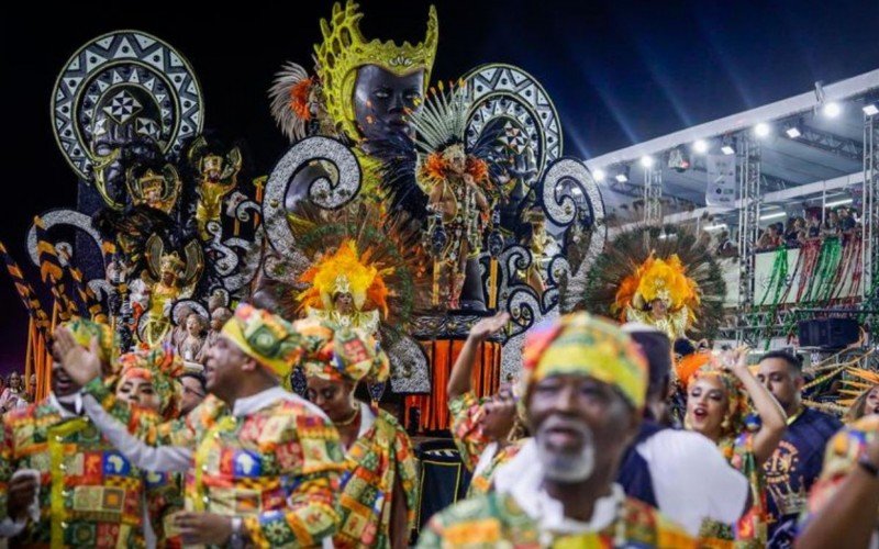 Imperadores do Samba no desfile de escolas de samba de Porto Alegre, no Carnaval 2024