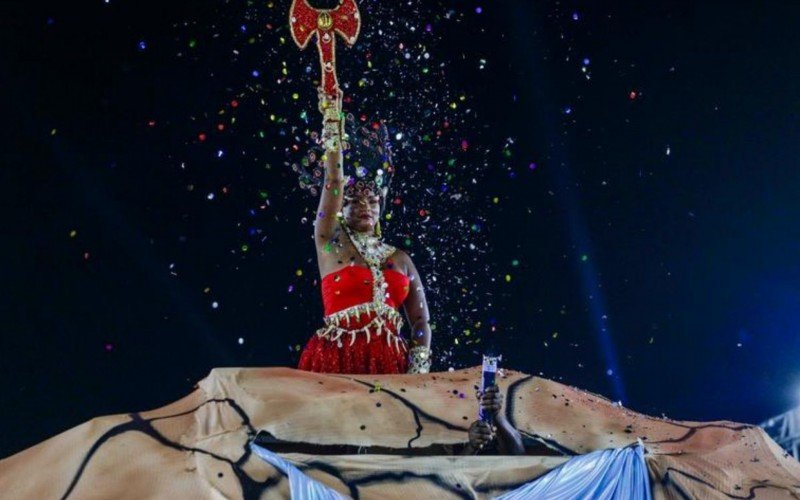 Vila do IAPI no desfile de escolas de samba de Porto Alegre, no Carnaval 2024