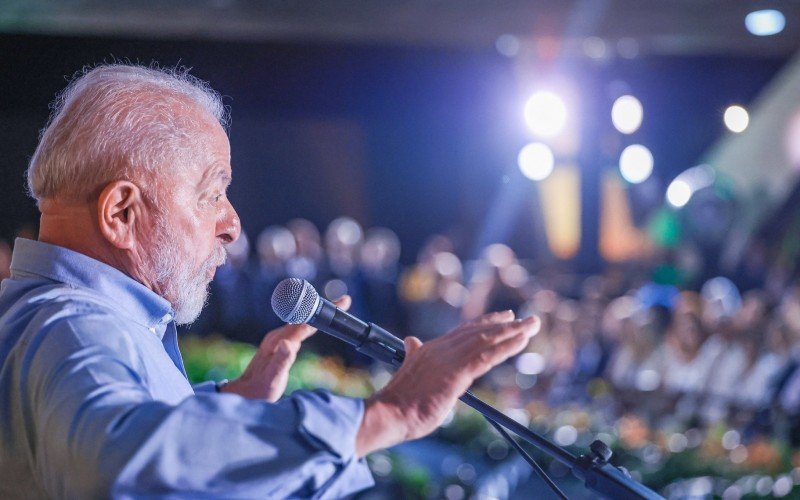 Lula diz que governo vai começar a ampliar distribuição de imóveis da União