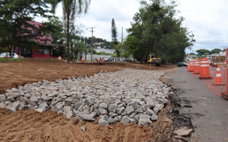 Escavadeira hidráulica operava no canteiro de obras nesta terça | abc+