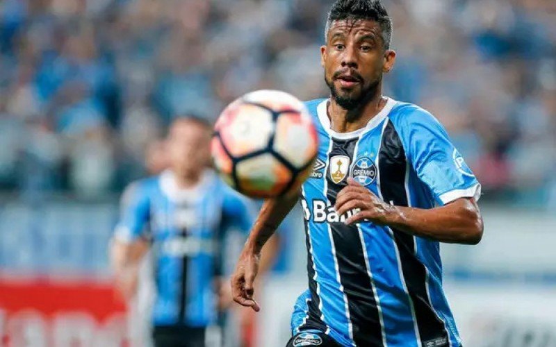 Léo Moura em 2017 com a camisa do Grêmio  | abc+