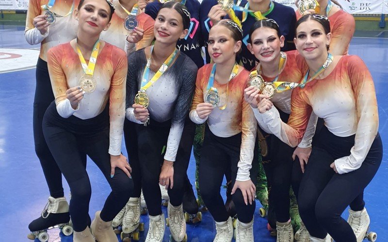 Na fila de trás: Ana Laura Daudt, Nathália Juchem (da Escola de patinação Marcel Sturmer de POA), Victoria Fonseca, Ayra Becker, Manuella Becker, Helena Feller, e Gabriela Munhoz (da Escola de patinação Marcel Sturmer de POA) | abc+