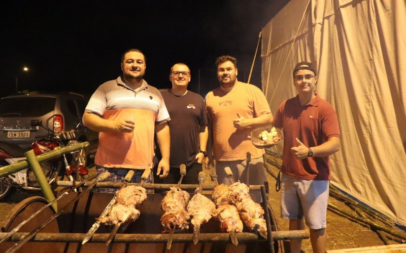 Os amigos Raul Charles, Marlon Zarth, Telles Gabriel e JoÃ£o Pereira, de Campo Bom