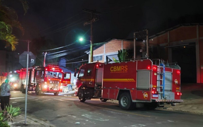 Homem fica ferido durante incÃªndio em reciclagem de Campo Bom