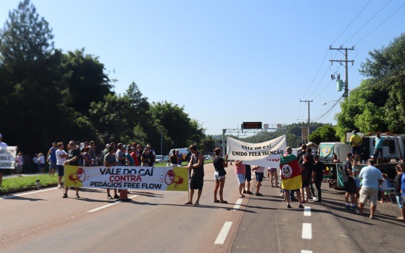 Protesto contra o pedágio na RS-122, em São Sebastião do Caí | abc+