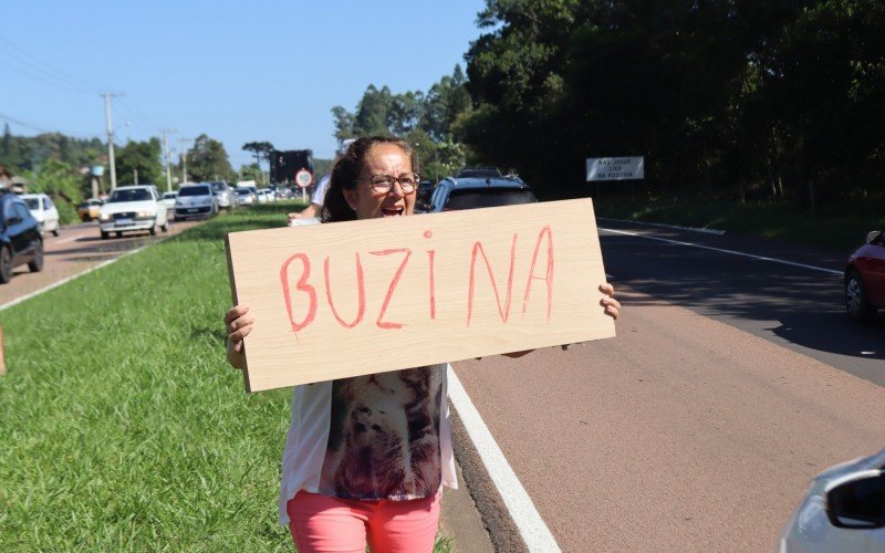 Mari Suzana dos Santos, 58, no protesto contra o pedágio em São Sebastião do Caí | abc+