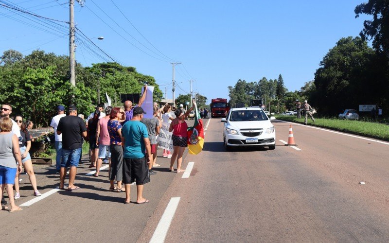 Protesto contra o pedágio na RS-122, em São Sebastião do Caí | abc+