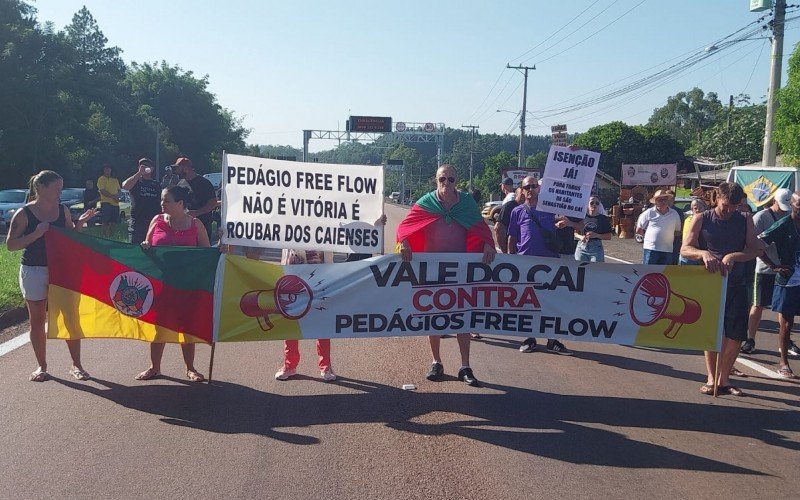 Moradores de PortÃ£o e SÃ£o SebastiÃ£o do CaÃ­ protestam contra o pedÃ¡gio free flow na RS-122