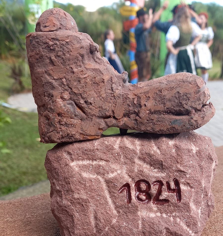 Miniatura do monumento de bota que será construído na Alemanha em homenagem a Nova Petrópolis