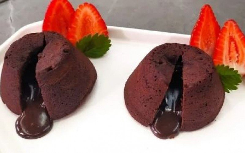 Aprenda a fazer o Petit gateau na air fryer da Ana Maria Braga | abc+