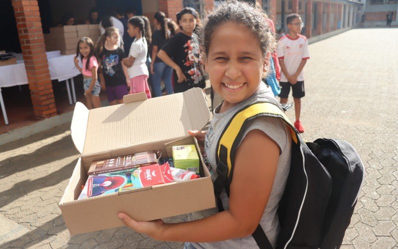 Começa a entrega de kits escolares à rede municipal de São Leopoldo