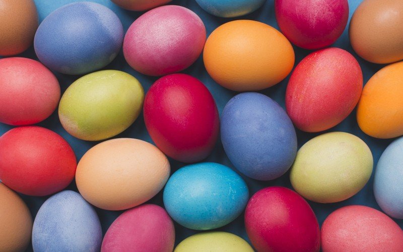Pintar ovos pode ser uma forma divertida de sair da rotina no feriado | abc+