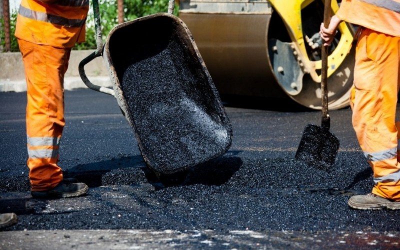 Prefeitura de Canela realiza operação tapa-buracos em diversas ruas