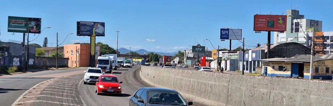 Bloqueio de meia-pista da BR-116 causa congestionamento de 3 quilÃ´metros e provoca tranqueira em ruas internas de bairros de SÃ£o Leopoldo 