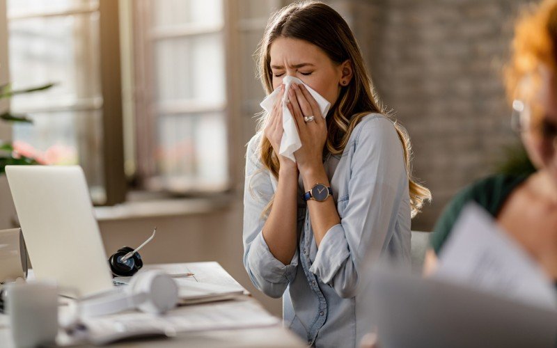 Gripe e resfriado; saiba quais são as diferenças  | abc+