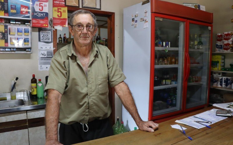 Anibaldo JoÃ£o Schneider espera por um futuro com mais clientes em seu armazÃ©m