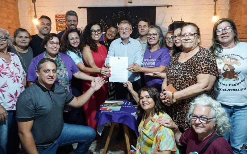 Prefeito e secretários durante o lançamento da programação do Mês da Mulher em São Leopoldo