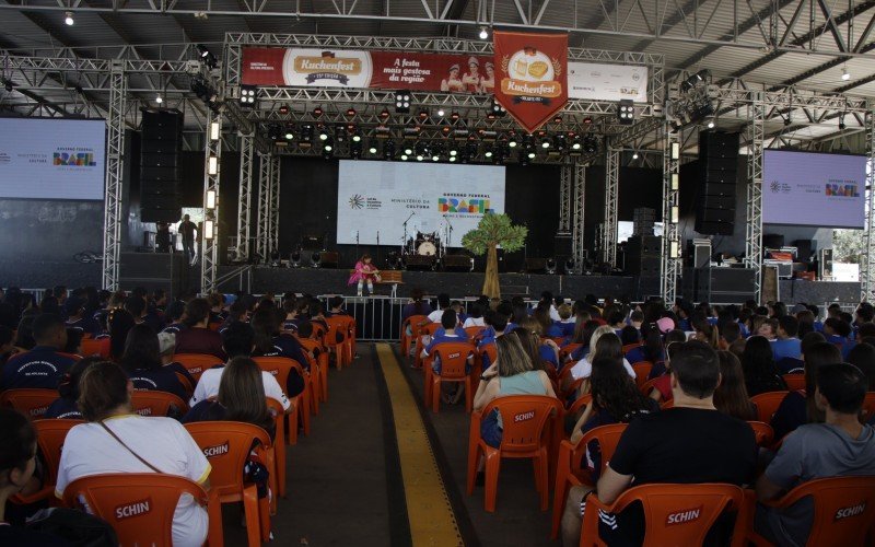 Em seu primeiro dia, Kuchenfest abriu as portas para estudantes da cidade