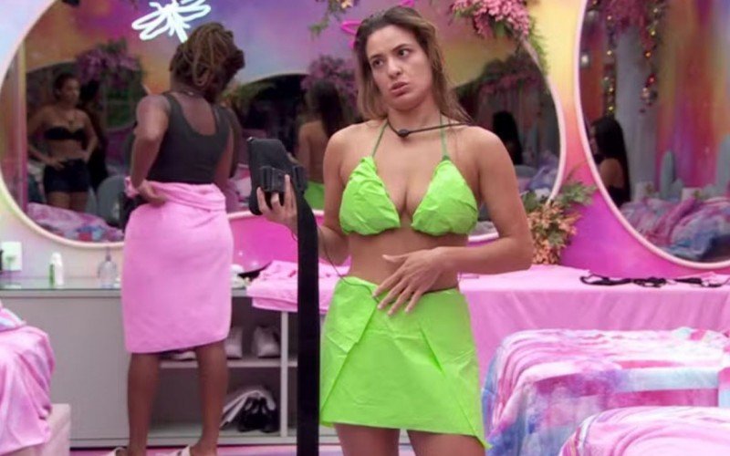 Beatriz faz roupas com saco de lixo para a festa do BBB 24 | abc+