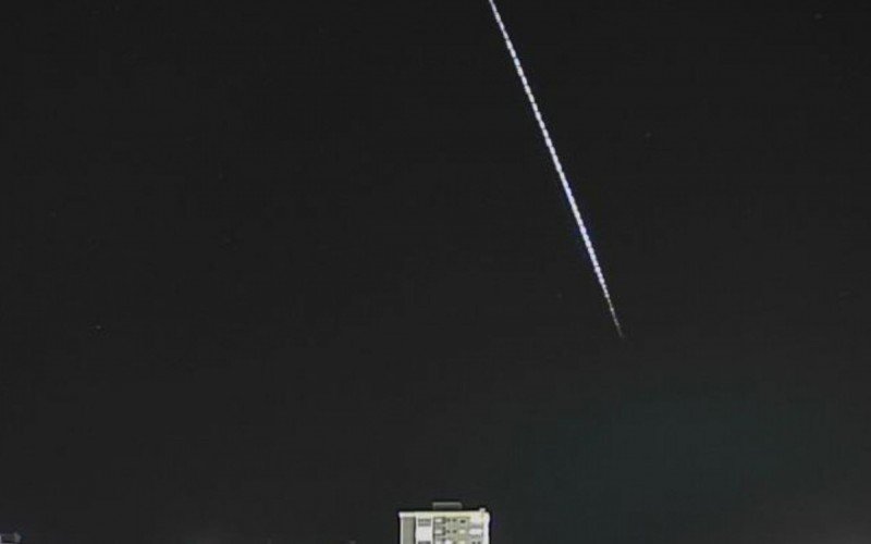 Câmeras registraram rastro brilhante cruzando o céu da Lagoa dos Patos, no RS | abc+