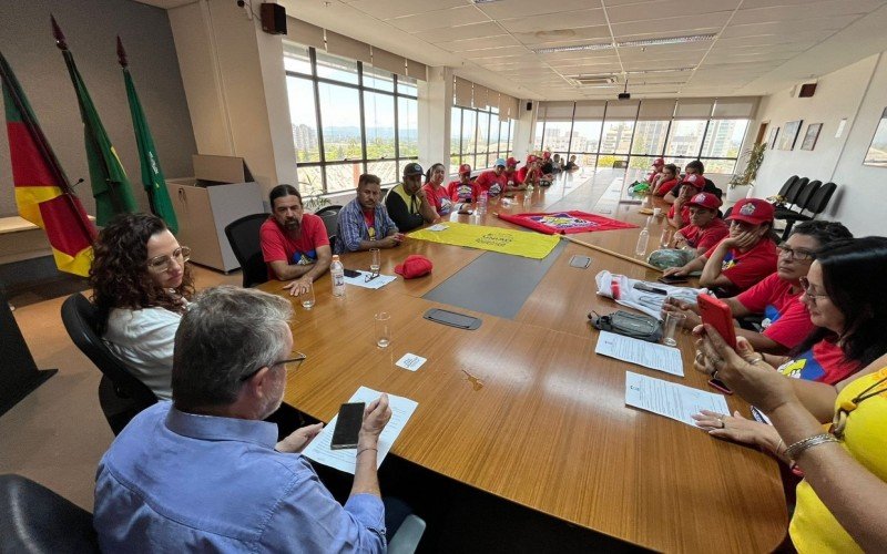 Representantes do Movimento Nacional de Luta Pela Moradia (MNLM) tiveram encontro com o prefeito Vanazzi durante o ato nesta quinta-feira (7)