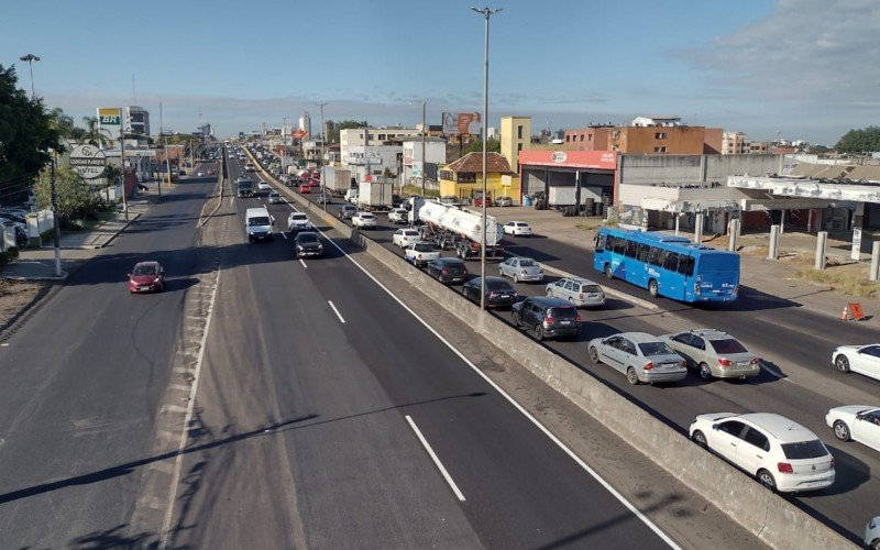 BR-116: Acidente em Canoas causa congestionamento de mais de 6 quilômetros; veja em quais pontos há lentidão | abc+