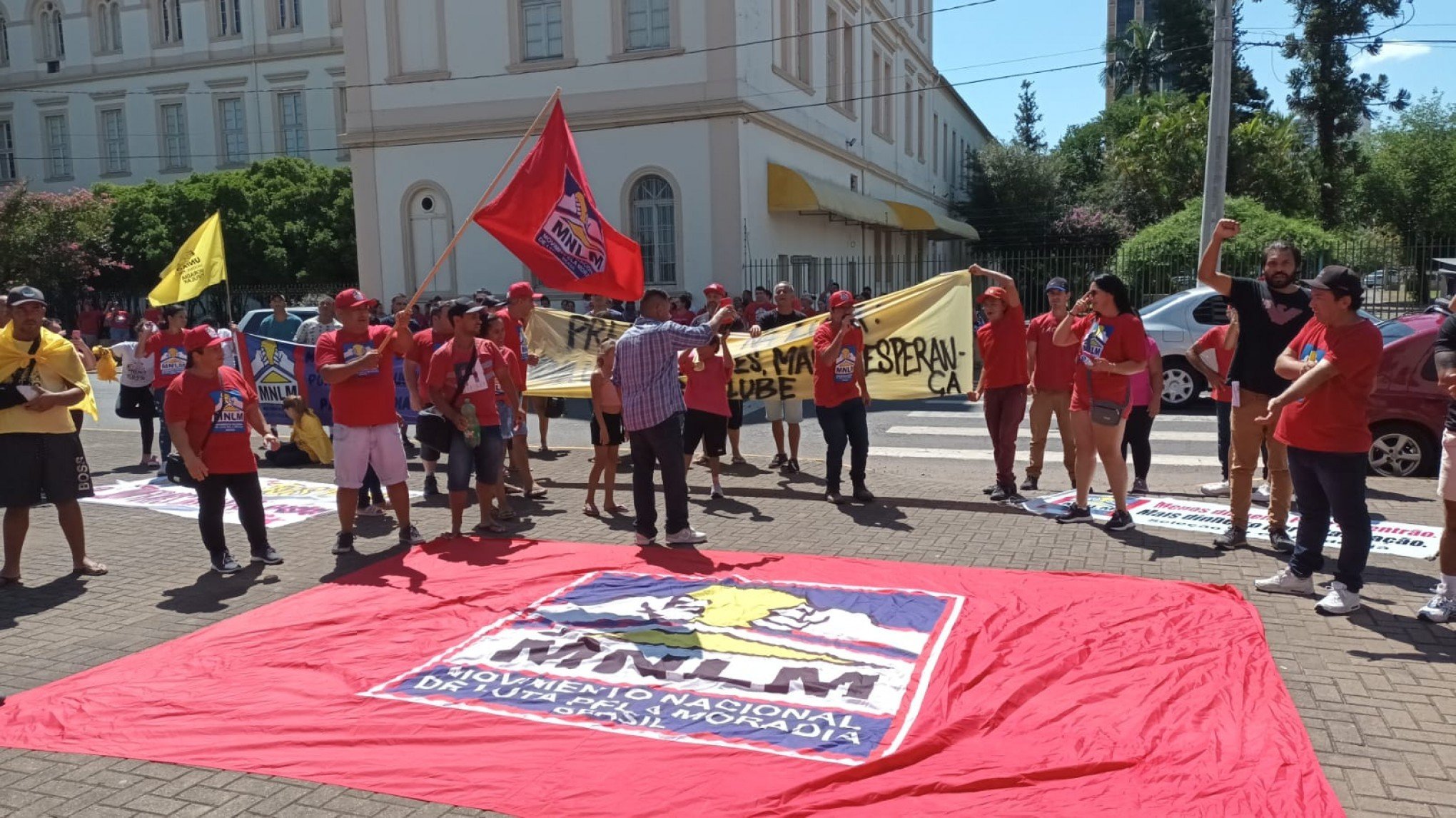 Jornada de Luta pela Moradia mobiliza dezenas em ato nesta quinta-feira em SÃ£o Leopoldo