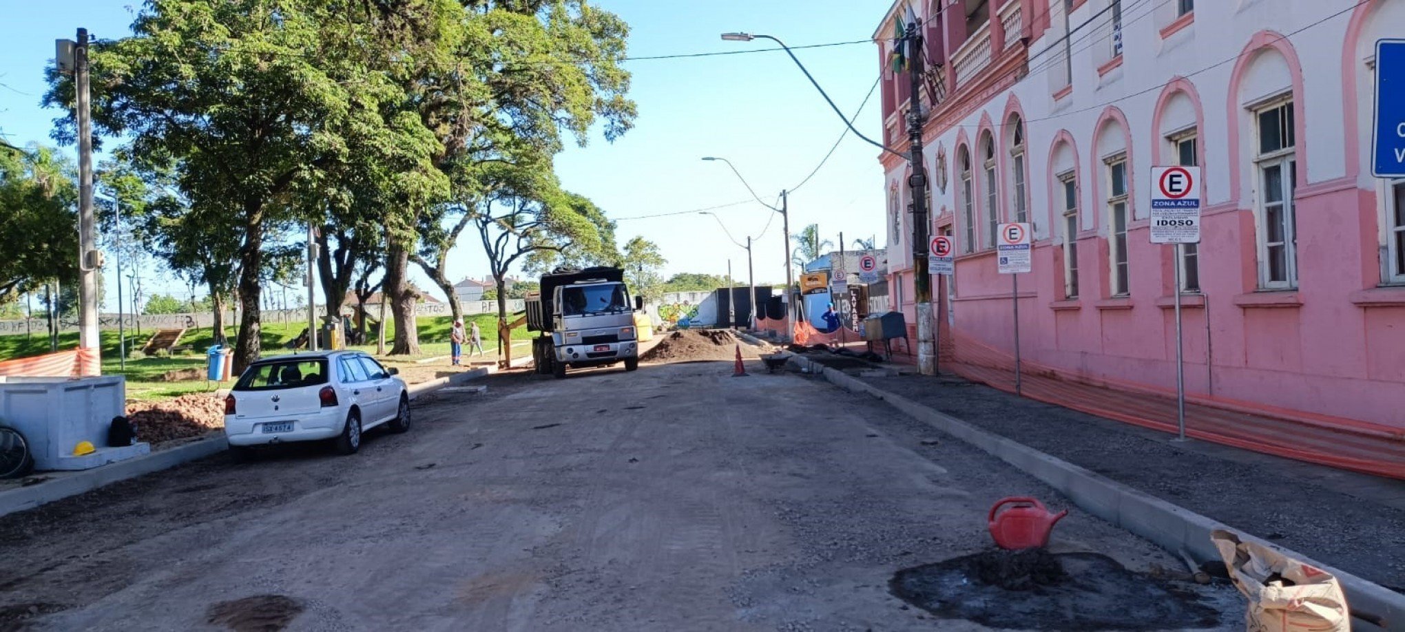 Andamento das obras na Rua IndependÃªncia em frente Ã  CÃ¢mara de Vereadores - 07/03