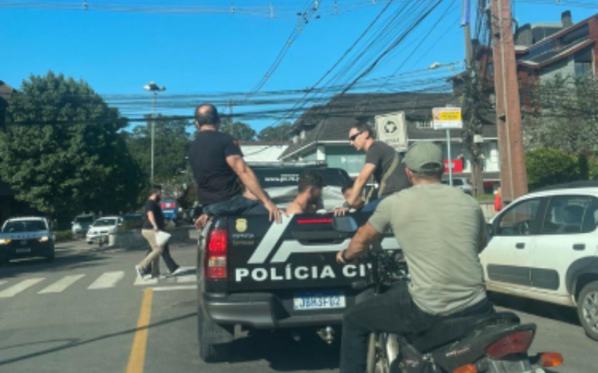 Preso trio que traficava drogas perto de escola em Gramado e usava adolescentes na atividade ilegal