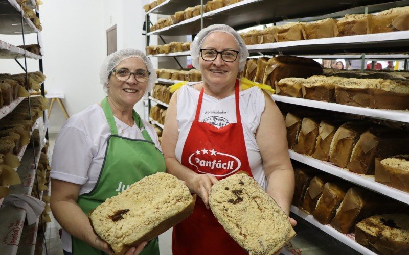 Leila Rozane Galdolfe e a presidente da Ascur, LÃ­gia Rejane Laux