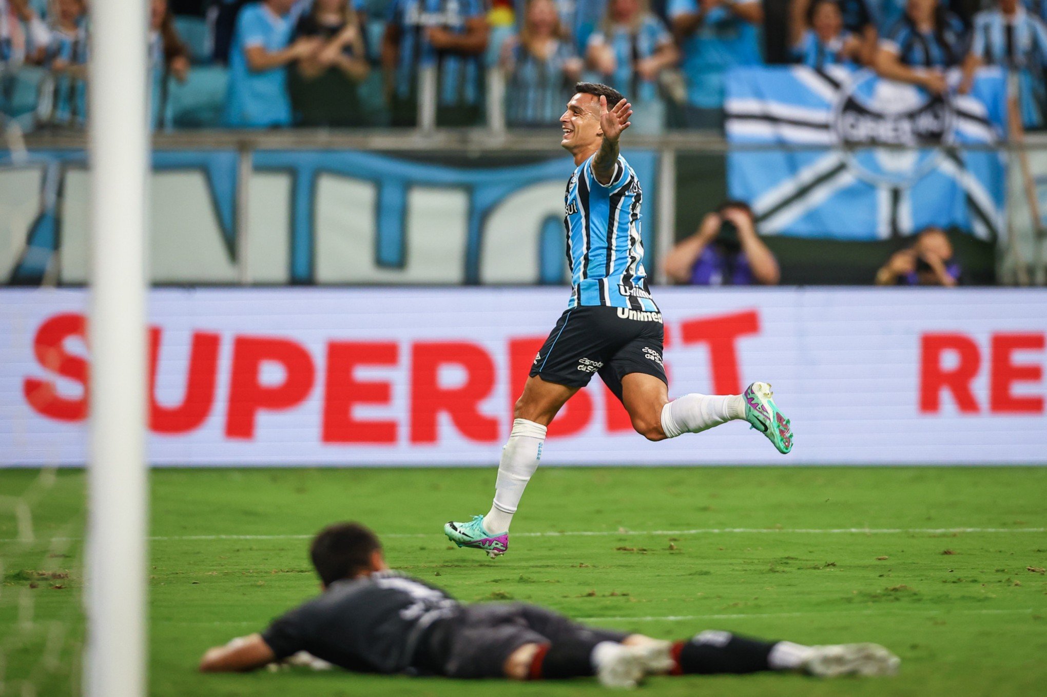 Grêmio vence o Brasil de Pelotas e garante vaga na semifinal do Gauchão