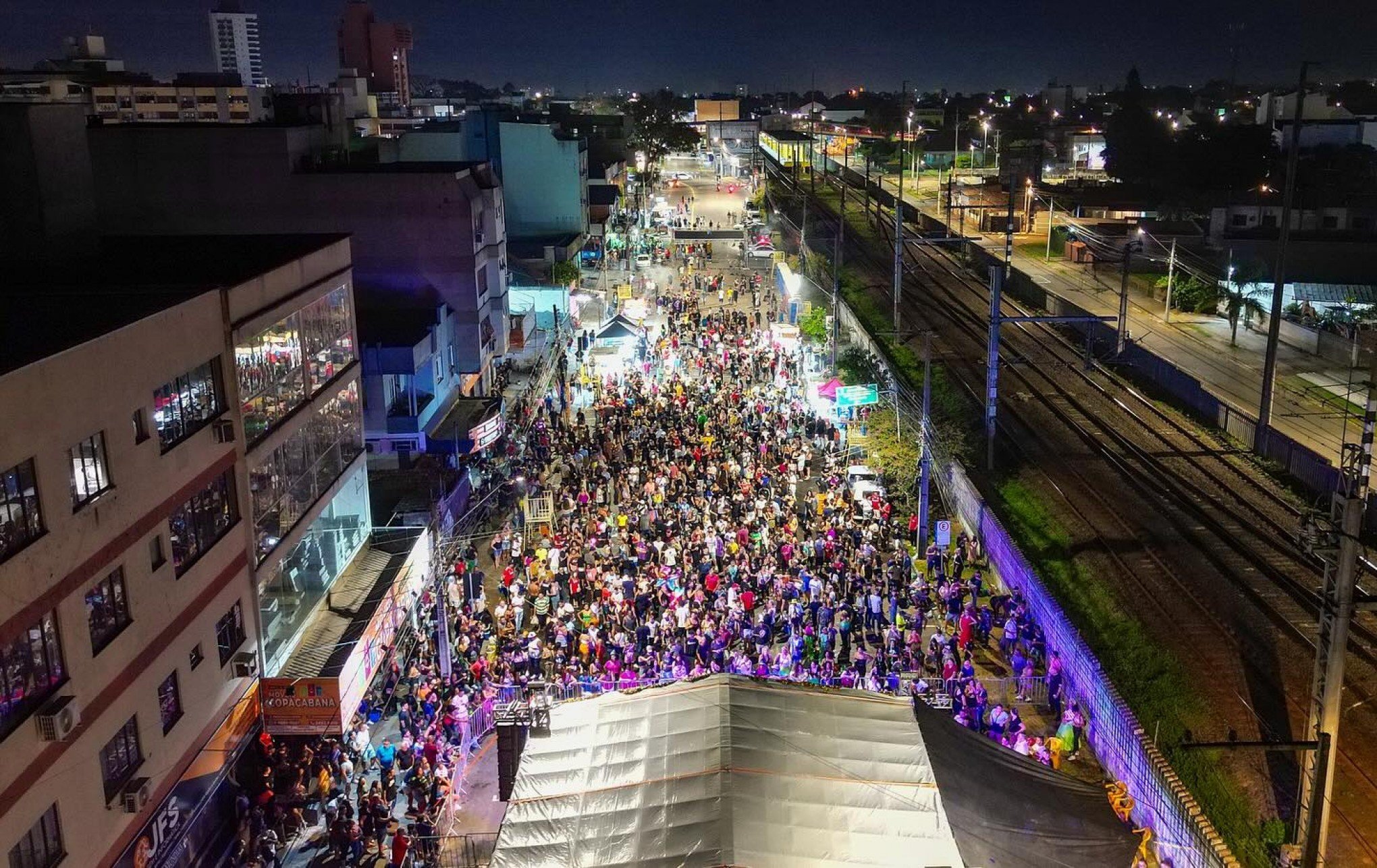 Sapucaia Folia com animaÃ§Ã£o na Avenida MauÃ¡