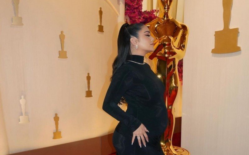 Vanessa Hudgens anunciou a gravidez durante o tapete vermelho do Oscar 2024