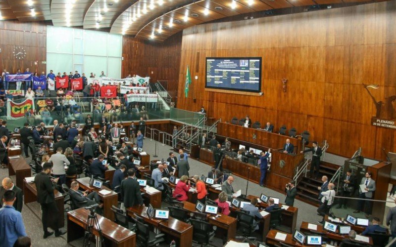 Entre as medidas aprovadas pela Assembleia Legislativa nesta terça-feira, está a destinação ao Plano Rio Grande dos recursos economizados pelo governo estadual com a suspensão da dívida junto a União | abc+