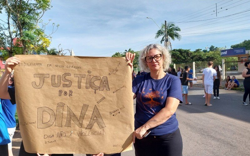 Despedida de professora de PortÃ£o Ã© marcada por homenagens