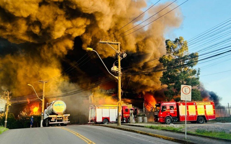 Incêndio de grandes proporções em Caxias do Sul  | abc+