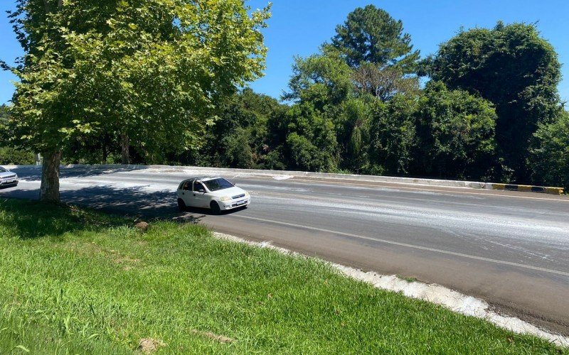 Tinta na pista da BR-116 em Dois Irmãos  | abc+